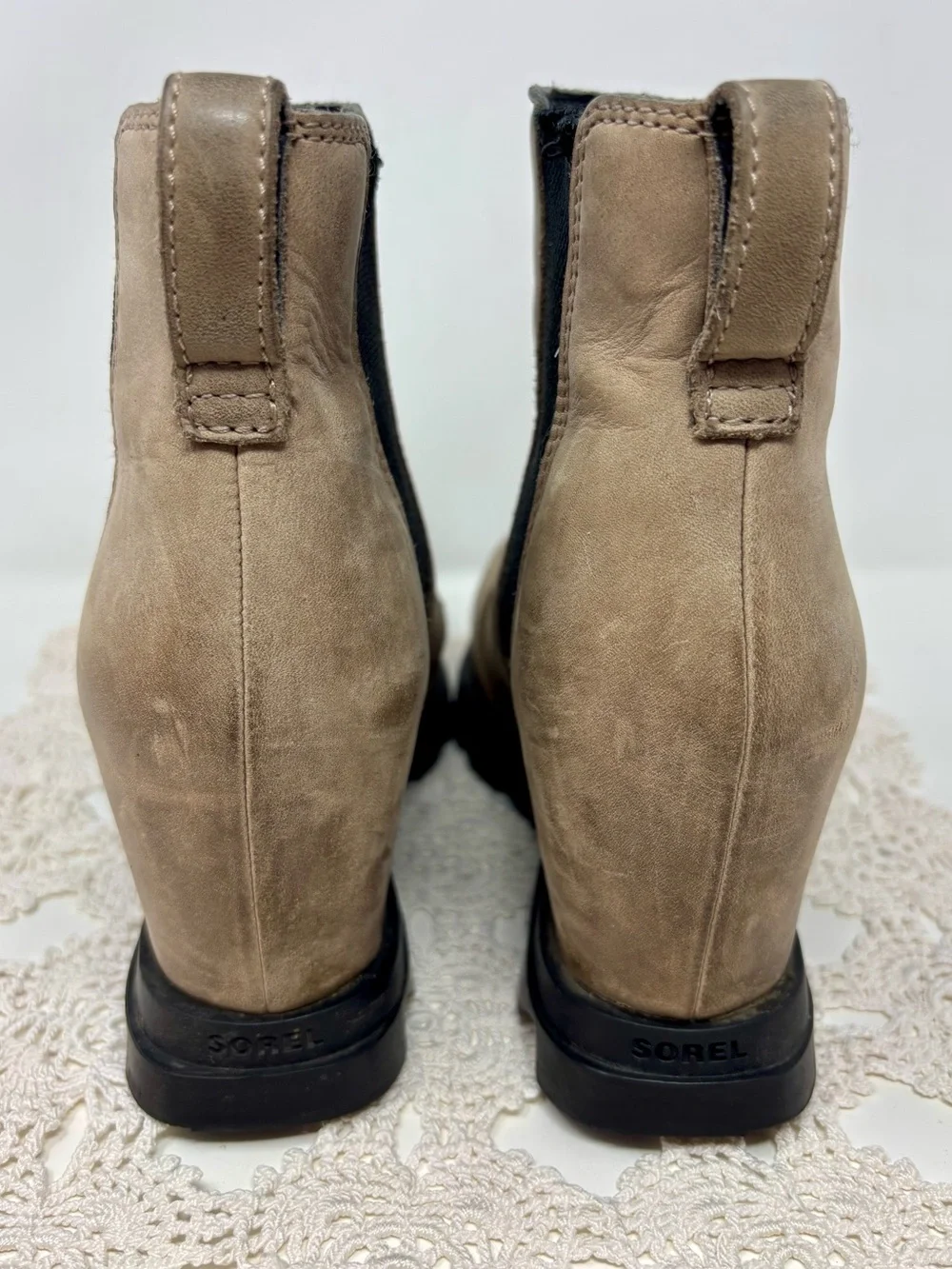 Sorel Joan of Arctic Wedge III Chelsea Hidden Wedge Ankle Boot Taupe Leather 8